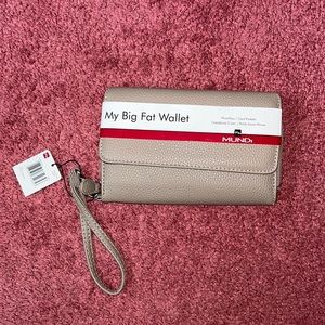 Tan Mundi Wristlet